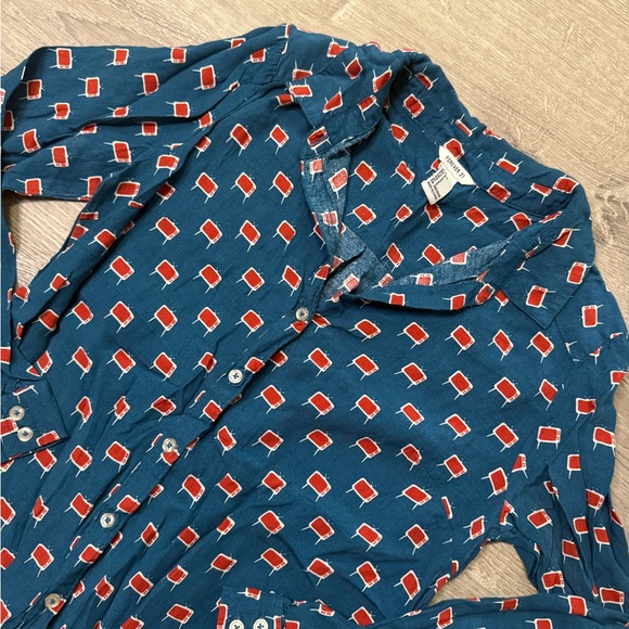 •FOREVER 21• BUTTON UP - Picture 2 of 5